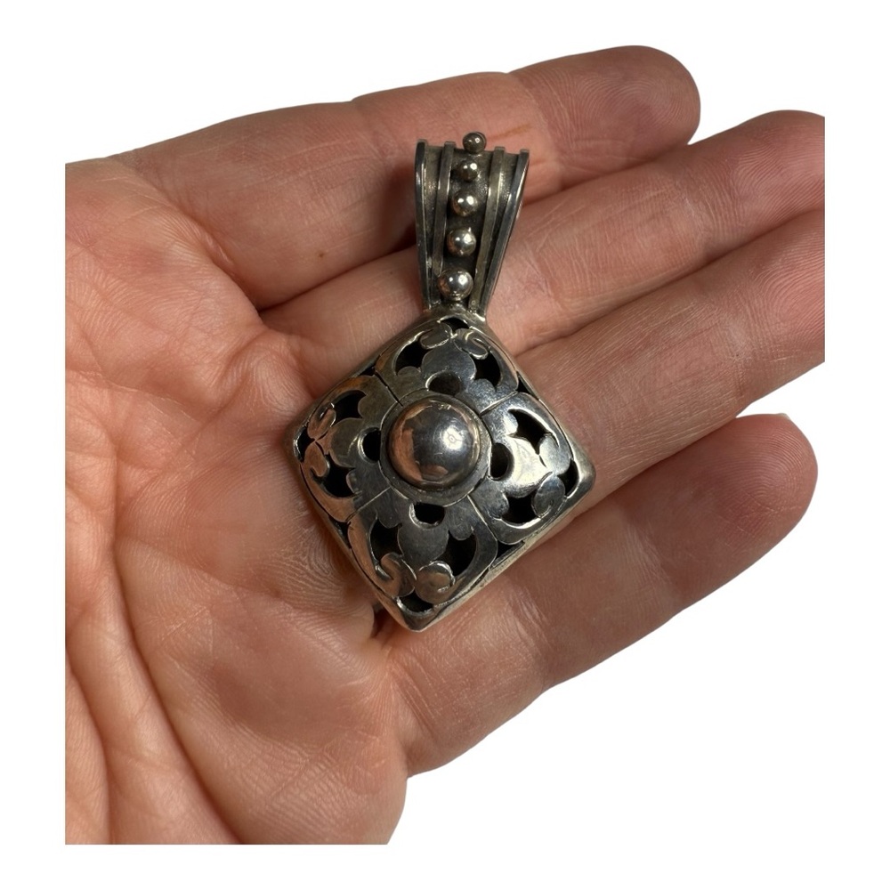 Elegant Silver‎ Pendant